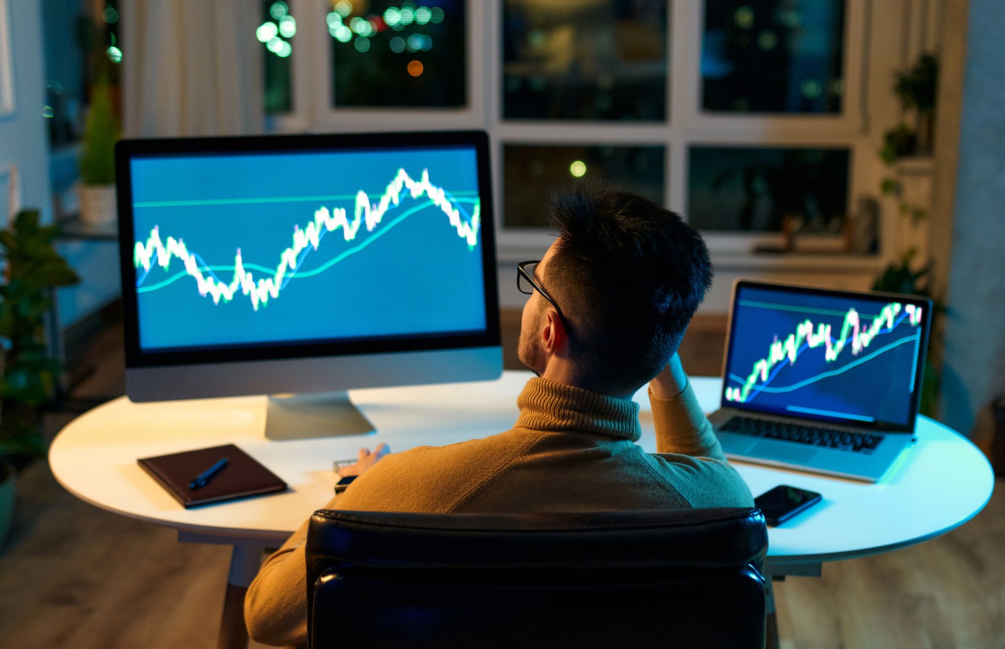 Why futures contracts are popular among traders?